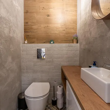 Spacious, Free Parking, 3min Beach, Flora Panorama *