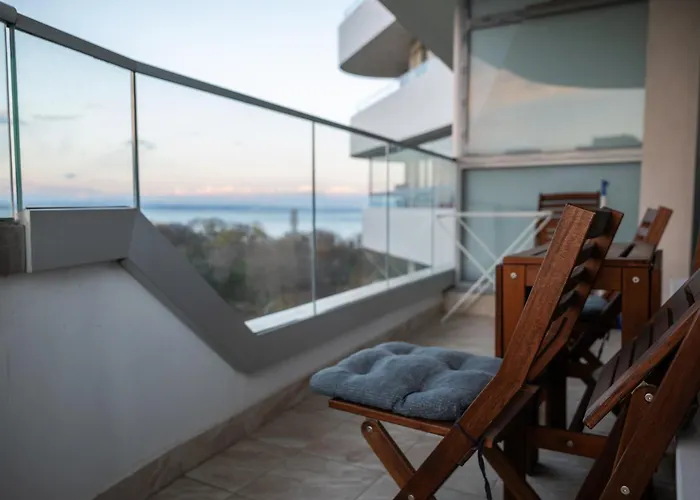 Apartman Spacious, Free Parking, 3min Beach, Flora Panorama