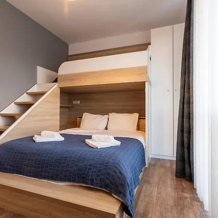 Апартаменты Spacious, Free Parking, 3min Beach, Flora Panorama