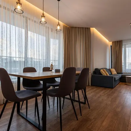 Apartment Spacious, Free Parking, 3min Beach, Flora Panorama *