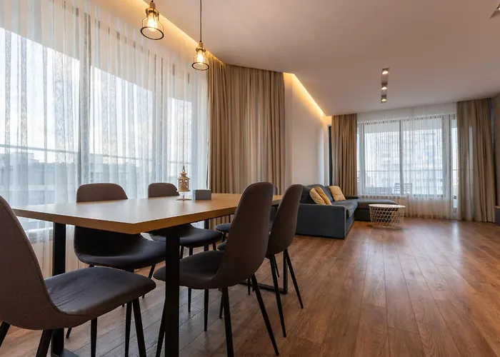 Spacious, Free Parking, 3min Beach, Flora Panorama Апартамент